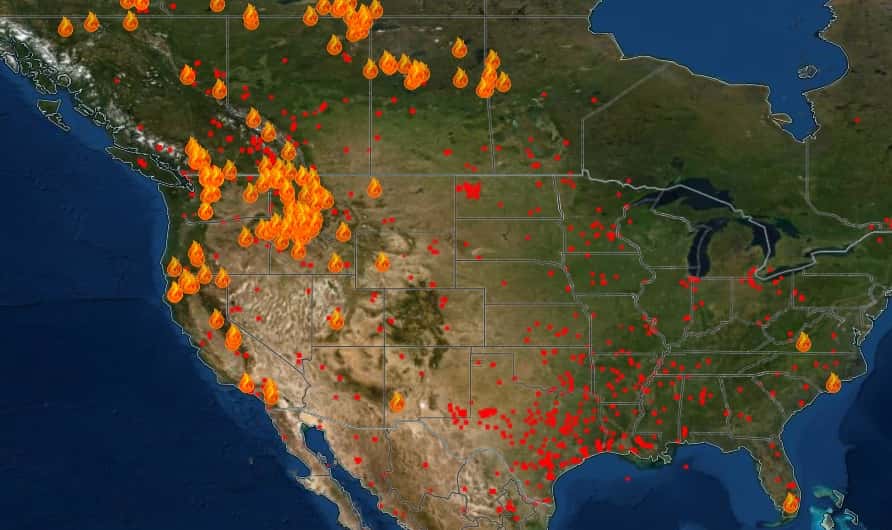 En orange, les feux actifs ce 11 septembre aux États-Unis et au Canada. © <em>National Interagency Fire Center</em>