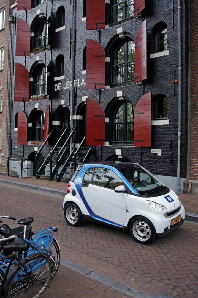 Une Smart Fortwo dans les rues d'Amsterdam. © Daimler