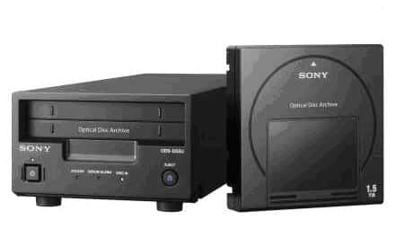 Le boîtier Sony qui héberge les 12 Blu-ray a une épaisseur de 2,5 centimètres. © Sony
