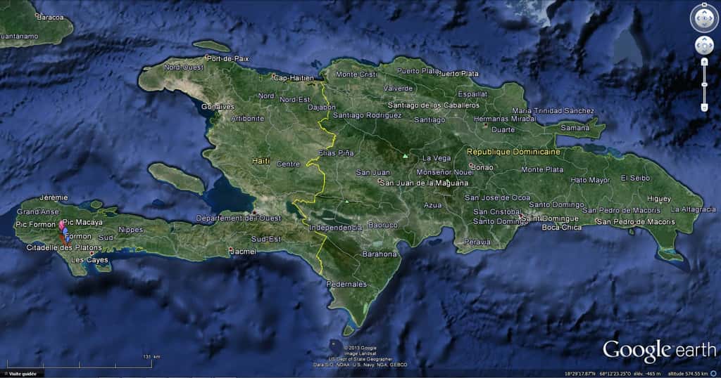 Le massif Macaya, où a lieu l'expédition, se trouve sur la pointe ouest de l'île Hispaniola, en Haïti. L'équipe s'est installée sur le plateau Formon, entre 1.000 et 1.500 m d'altitude et cherchera des puits verticaux pour accéder au réseau de grottes et de galeries. Les noms visibles ici (cliquer sur l'image pour mieux les lire) ne sont pas mentionnés par Google Earth et ont été ajoutés par l'équipe. © Expédition Anba Macaya, verticales souterraines, Google Earth