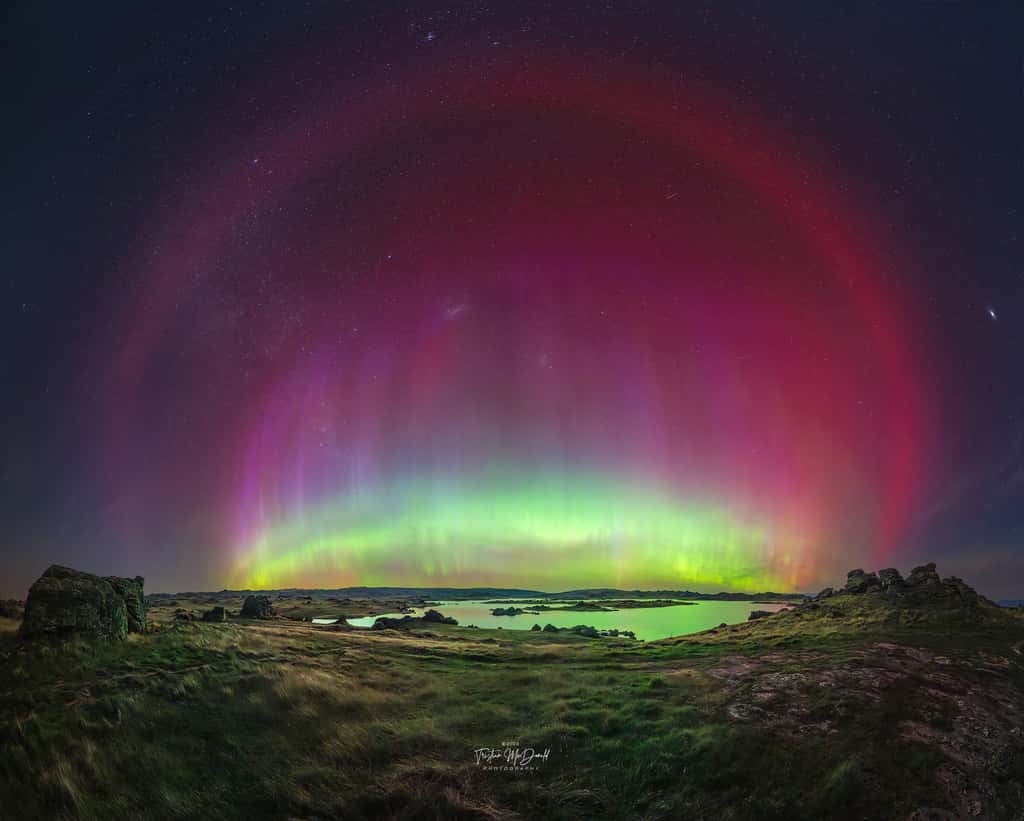 Un merveilleux arc SAR dans le ciel de Nouvelle-Zélande. © Tristan McDonald, Astronomy Picture of the Day, Nasa