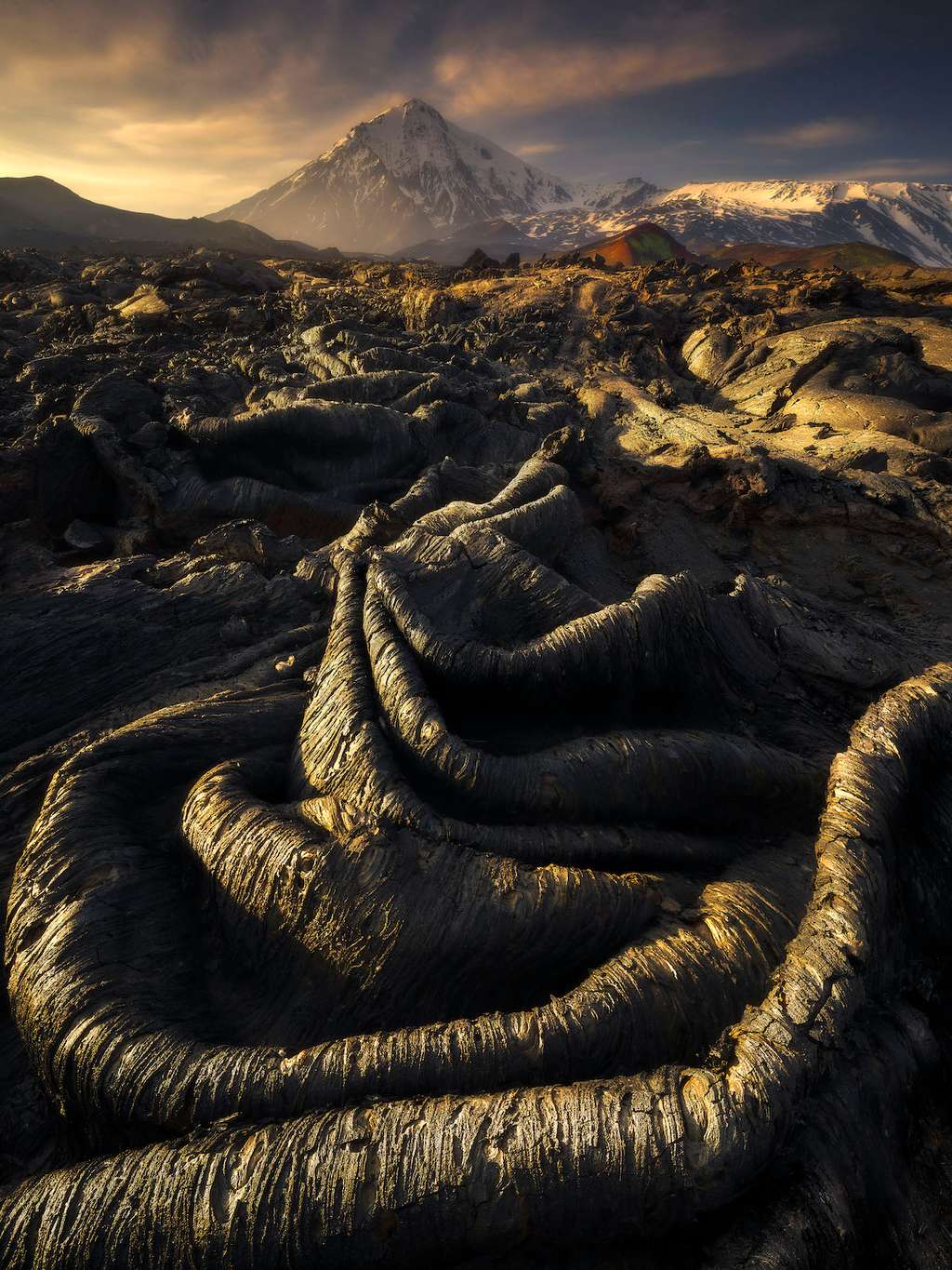 Les intestins de la Terre ; formations de lave après l’éruption du Tolbachik, Kamchatka, Russie