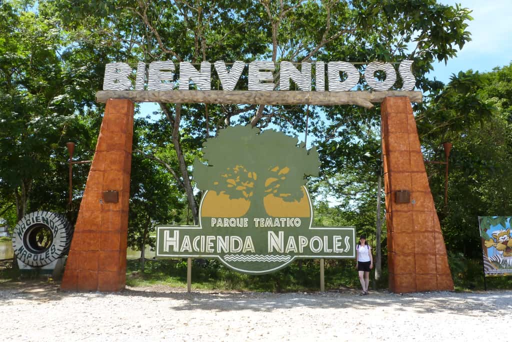 L’ancienne propriété de Pablo Escobar, l’Hacienda Nápoles, a été transformée en parc d’attraction. © Paula Funnell, Flickr