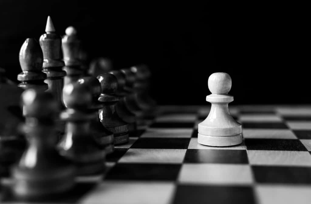 L’IA est généralement spécialisée dans un domaine précis, par exemple le jeu d’échecs, mais il suffit de changer le contexte ou quelques paramètres pour la déboussoler. © Michail Petrov, Fotolia