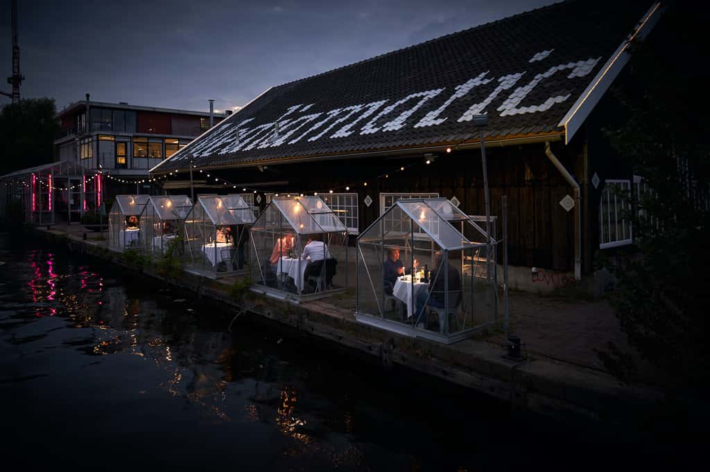   Comme ici, à Amsterdam, certains restaurateurs ont installé des serres séparées. © Willem Velthoven, Mediamatic
