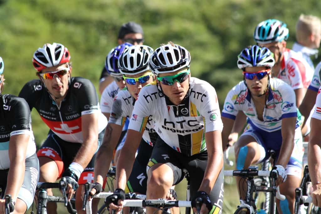 Le Tour de France, une épreuve de trois semaines qui brûle les calories à un rythme insoutenable au long terme. © charel.irrthum, Flickr