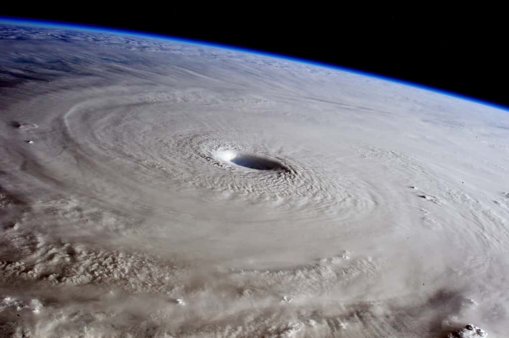 Le typhon Maysak depuis la Station spatiale internationale, 2015. <em>© Nasa Earth Observatory</em>