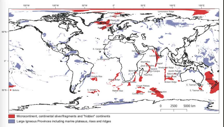 De nombreux autres « microcontinents » (en rouge) se cacheraient sous la surface de l’eau. En bleu, les plateaux sous-marins connus. ©<em> Geological Society of America</em>