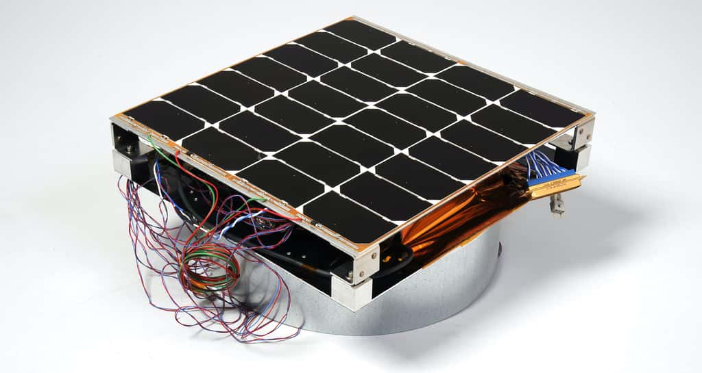 Le module PRAM de 30 x 30 cm est capable de produire 10 watts d’électricité. © <em>U.S. Naval Research Laboratory</em>