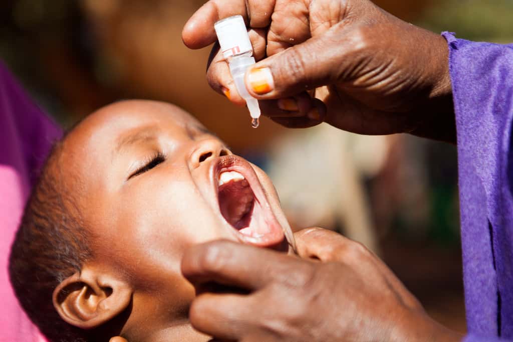 Campagne de vaccination contre la polio. Le vaccin peut être facilement administré par voie orale par des volontaires. © Unicef, Ethiopia