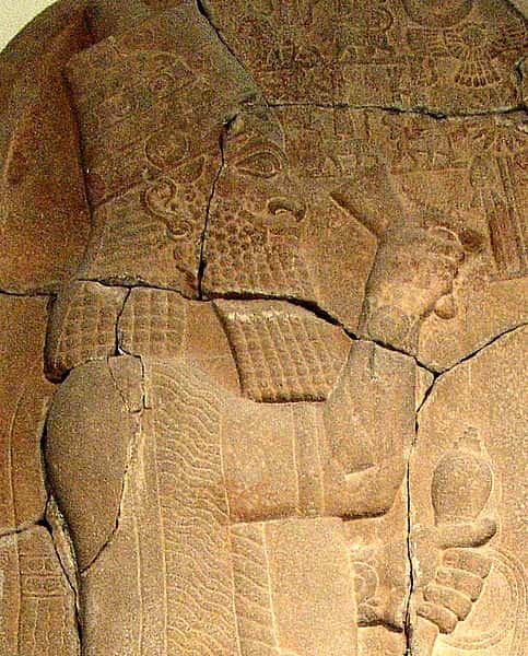 Stèle représentant le roi Esarhaddon, actuellement exposée à Berlin. Ce monarque assyrien régna de 680 à 669 avant notre ère. © Maur, Wikimedia common, DP