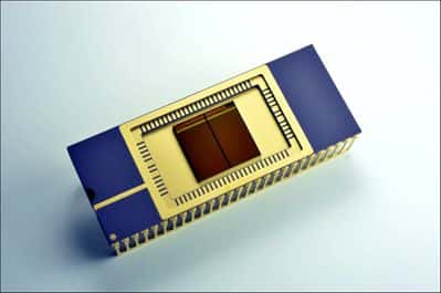 Une puce mémoire V-NAND de 128 Go lancée l’été dernier par Samsung. Son architecture 3D empile 24 couches. Actuellement, la plupart des grands fabricants de mémoire Flash investissent dans la troisième dimension. © Samsung