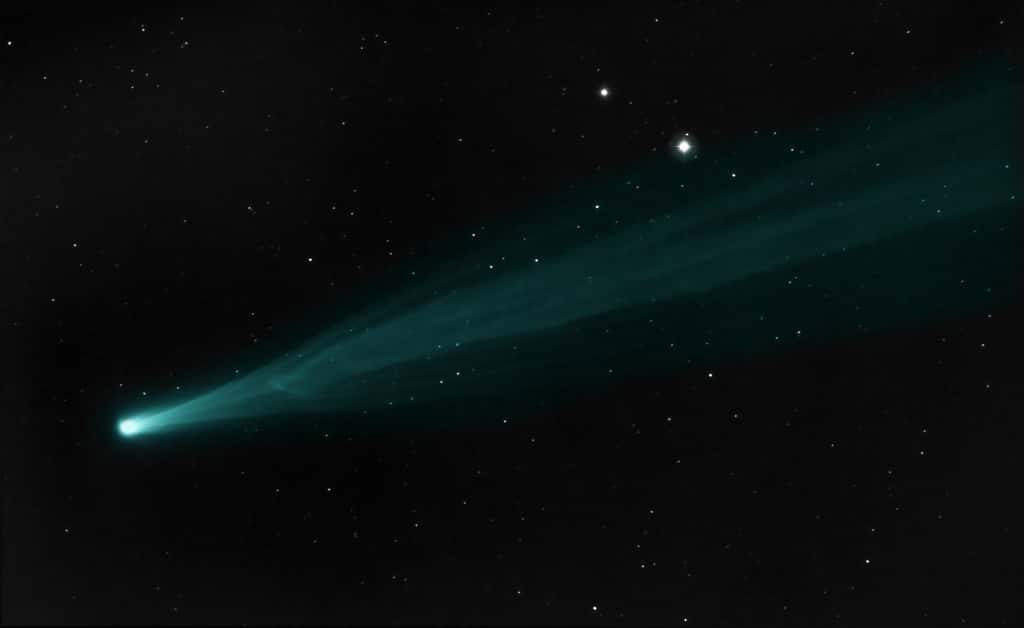 Discontinuités dans la queue de la comète Ison, le 21 novembre. © Joseph Brimacombe