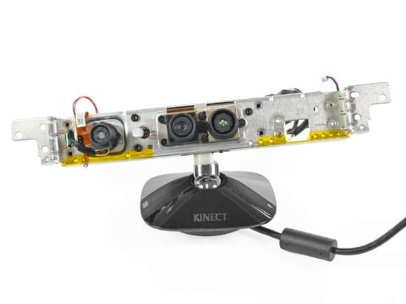 Un boîtier Kinect démonté, offert aux bricolages les plus variés... © iFixIt