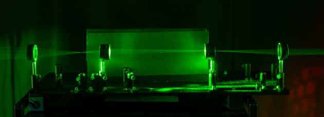 Les lasers visualisent le chemin suivi par la lumière © Université de Rochester