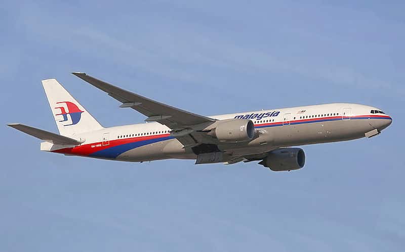 Un Boeing 777-200ER de Malaysia Airlines. Dans cette version, ce biréacteur a une autonomie maximale de 14.300 km. Le premier exemplaire a été livré en février 1997. Celui du vol MH370 avait été mis en service en mai 2002. © Malaysia Airlines, Konstantin von Wedelstaedt, GNU 1.2