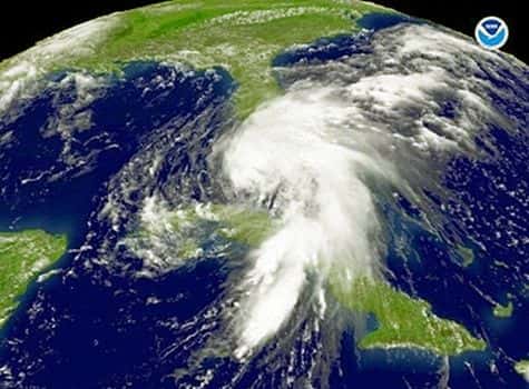 Fay aborde la Floride dans la matinée du 19 août 2008. Crédit NOAA.