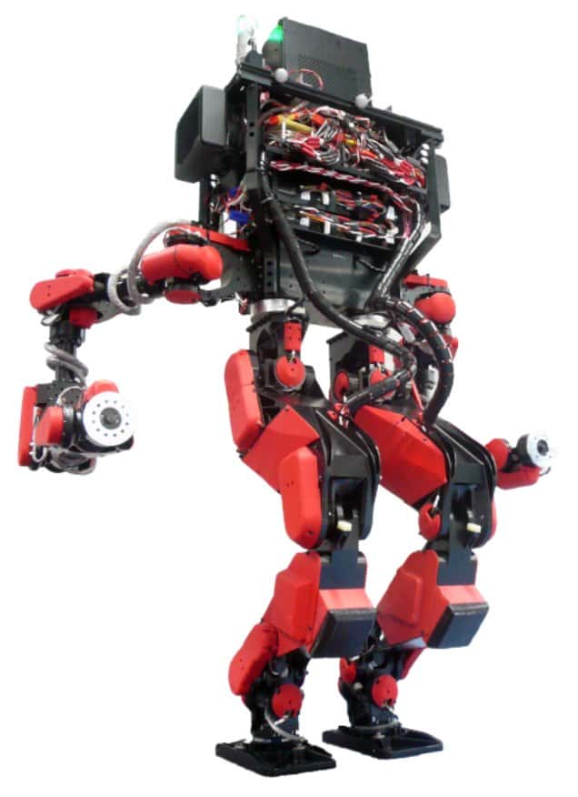 Le robot vainqueur du <em>Darpa Robotics Challenge</em>, réalisé par Shaft, sur la base de son HRP-2. Ses performances sont peu visibles sur une image : elles tiennent dans ses actuateurs, qui génèrent les mouvements à la manière de nos muscles. Ils sont particulièrement efficaces, donnant à ce robot une bonne stabilité. © Schaft