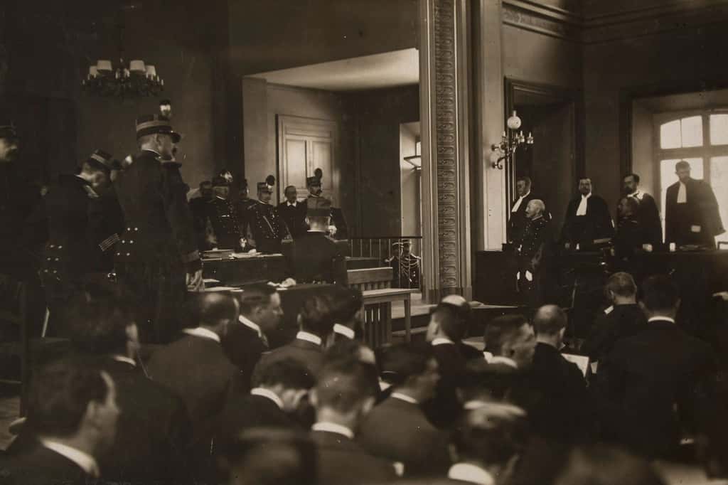 Ouverture des débats au second procès du capitaine Alfred Dreyfus devant le Conseil de Guerre de Rennes en août 1899. © Valerian Gribayedoff, <em>Wikimedia Commons</em>, DP