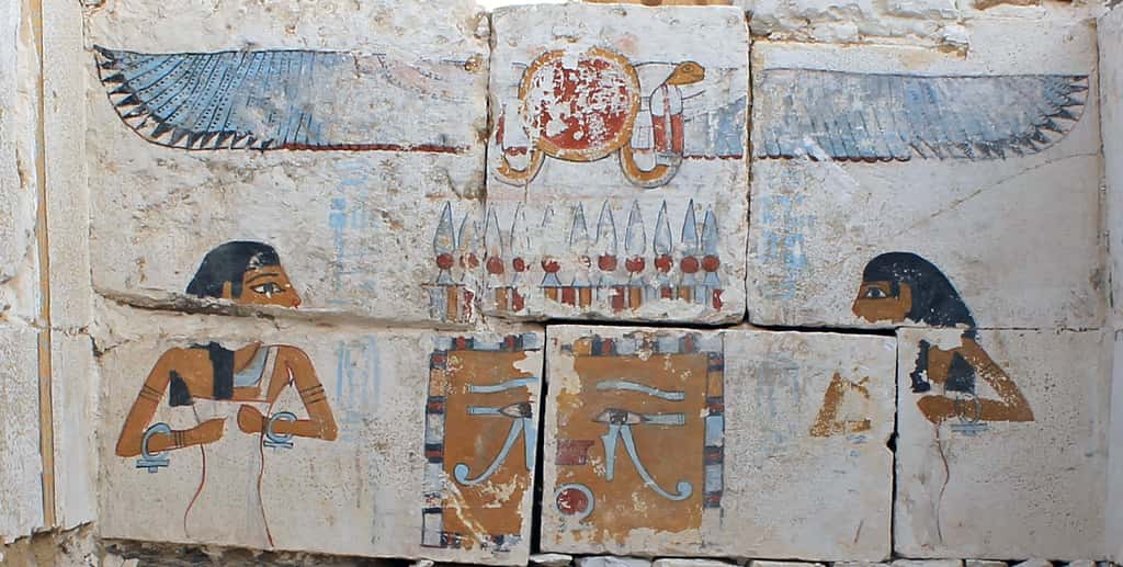  Les déesses Neith et Nout protègent l'une des urnes funéraires du pharaon Senebkay. © Jennifer Wegner, <em>Penn Museum</em>