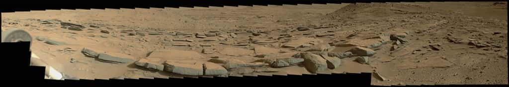 Affleurements rocheux photographiés à la pointe nord de Kimberley lors du sol 580 (25 mars), à quatre mètres de distance. Mosaïque de 250 images capturées en haute résolution par MastCam et retravaillées dans le cas présent par Doug Ellison. © Nasa, JPL-Caltech, MSSS, Doug Ellison