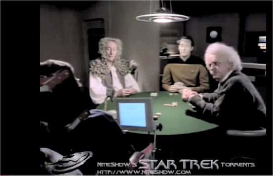 Dans l'<em>Entreprise-D</em> de la série télévisée <em>Star Trek : La Nouvelle Génération ...</em>, le Holodeck réunit Stephen Hawking (à gauche, de dos, par ailleurs fan de la série), Newton, Einstein et l'androïde Data. Cette scène devenue célèbre illustre une combinaison possible de la réalité augmentée et de la création d'hologrammes, un sujet sur lequel des chercheurs travaillent aujourd'hui. © M3n747/YouTube