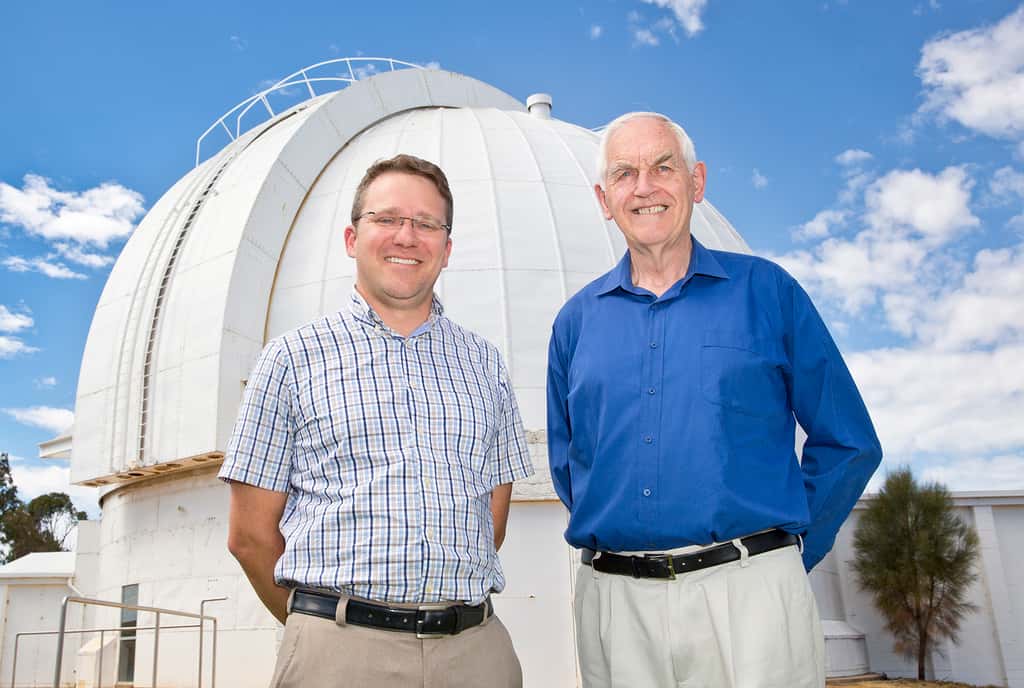 Les professeurs Stefan Keller et Mike Bessel ont découvert avec leur équipe de chercheurs l'étoile la plus âgée connue en sondant le ciel de l'hémisphère sud en quête de candidats. © David Paterson, ANU