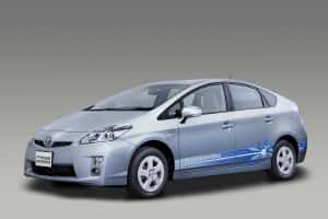 En 1997, l'ancêtre de la voiture hybride fut la Toyota Prius. Elle a beaucoup évolué et revient en version rechargeable. © Toyota