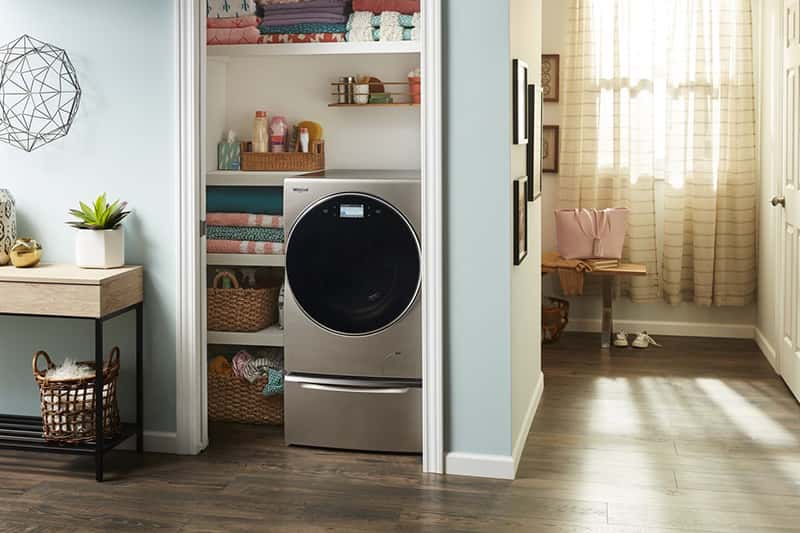 La machine à laver-séchante Whirlpool est contrôlable à la voix via l’assistant Alexa d’Amazon. © Whirlpool