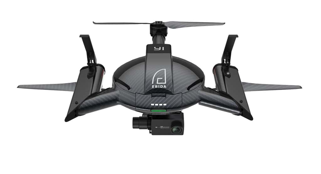 Réalisé en fibre de carbone, le drone tricoptère YI Erida dispose de rotors pliables pour faciliter son transport. © YI Technology