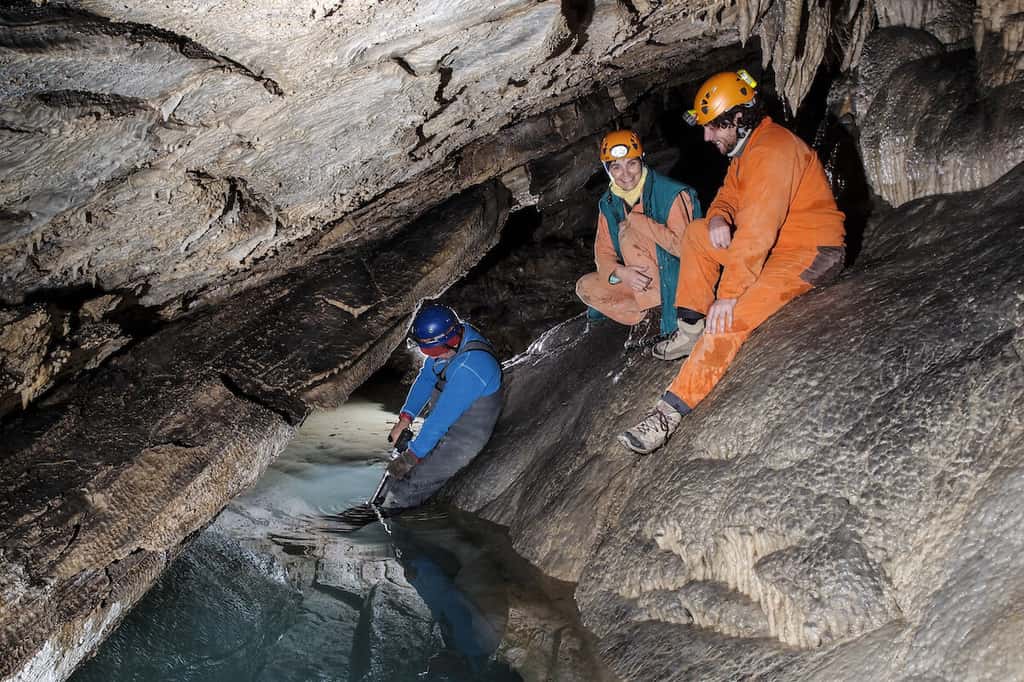 Les chercheurs de l’université de Melbourne (Australie) ont étudié des stalagmites de l’Antro del Corchia (Italie) qui conservent des signatures géochimiques présentes dans les sédiments océaniques. © Adriano Roncioni, Gruppo Speleologico Lucchese