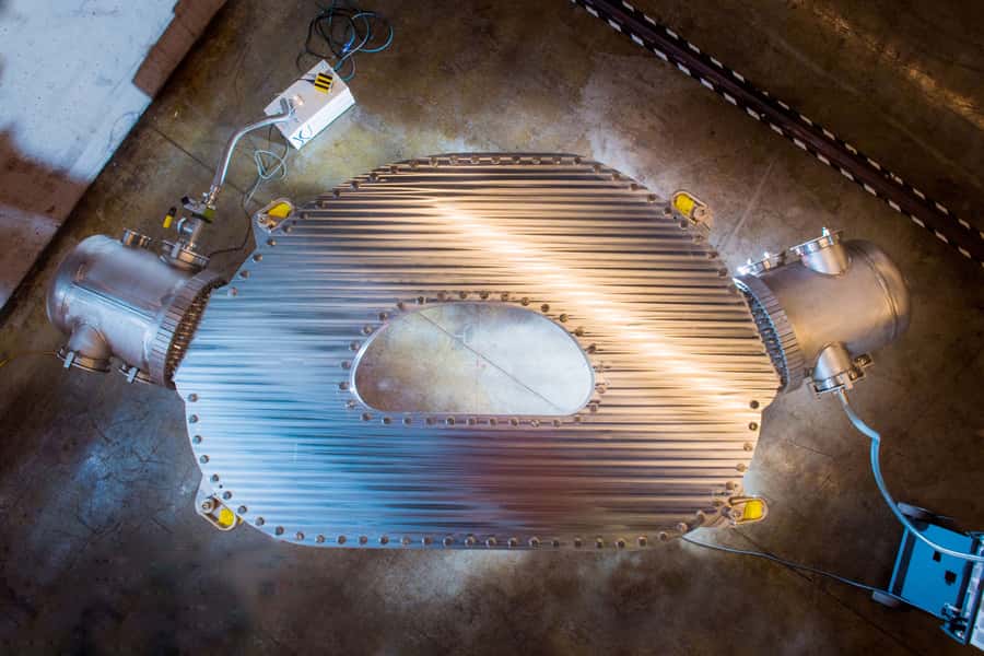 Les chercheurs du <em>Commonwealth Fusion Systems</em> et du <em>Massachusetts Institute of Technology</em> (MIT, États-Unis) ont conçu cet aimant supraconducteur à haute température. Il leur a permis de démontrer la faisabilité d’un champ magnétique record de 20 teslas. © Gretchen Ertl, CFS, MIT-PSFC, 2021