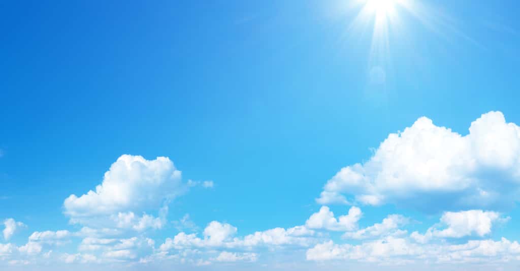Les nuages très blancs dévient les rayons du soleil et permettent de limiter le réchauffement du climat. © Pakhnyushchyy, Adobe Stock