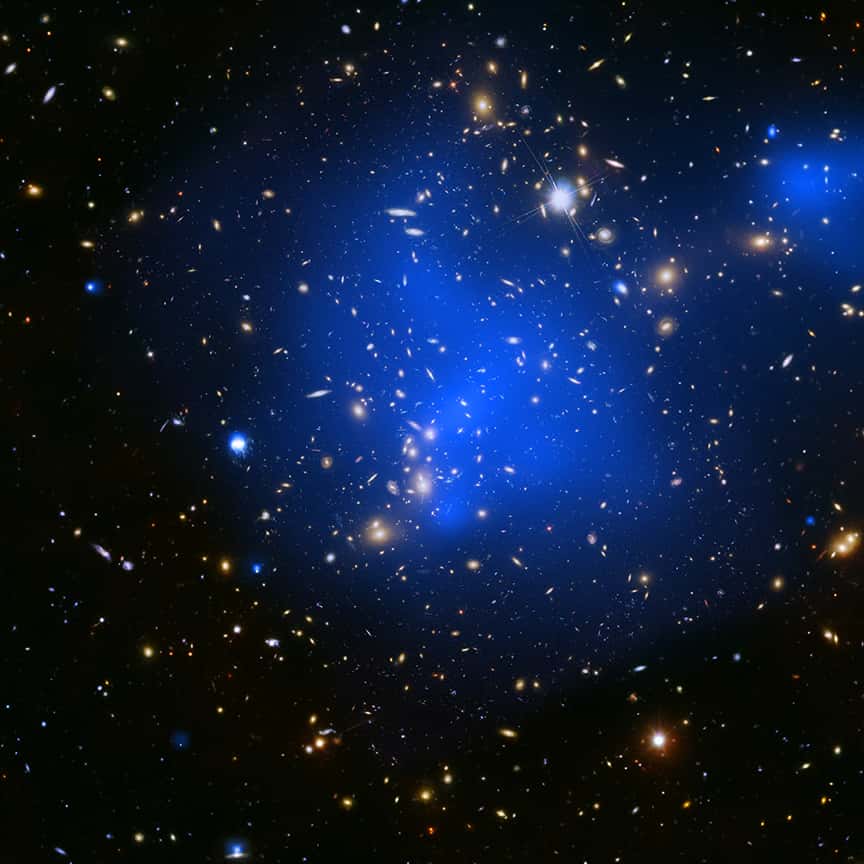 Les astronomes surnomment l’amas Abell 2744, amas de Pandore. © X-ray : Nasa/CXC ; Optical : Nasa/STScI