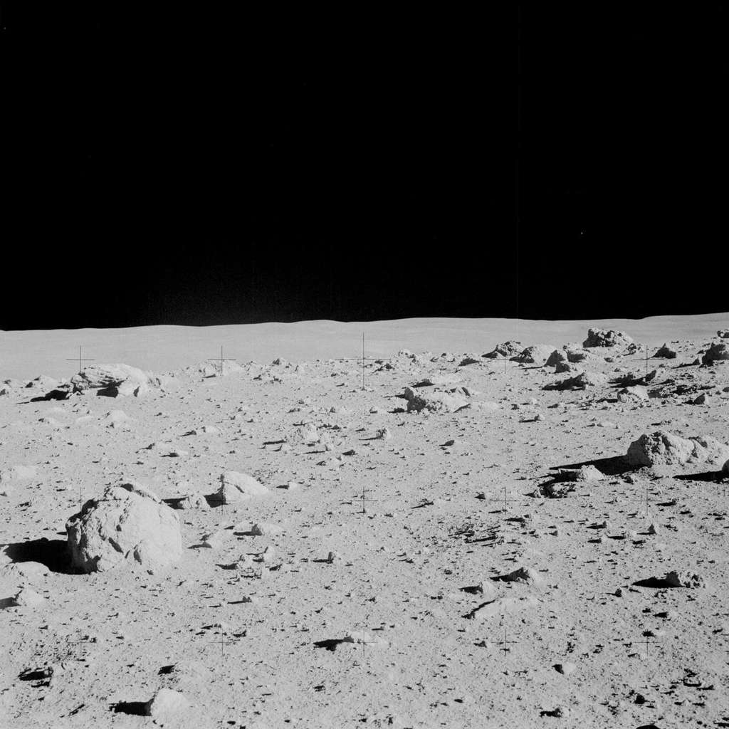 Une vue du site d'alunissage de la mission Apollo 14, la formation géologique Fra Mauro. C'est un massif montagneux qui s'étire juste à l'ouest du grand cratère Fra Mauro (qui lui a donné son nom) et à l'est de la <em>Mare Imbrium</em>. © Nasa