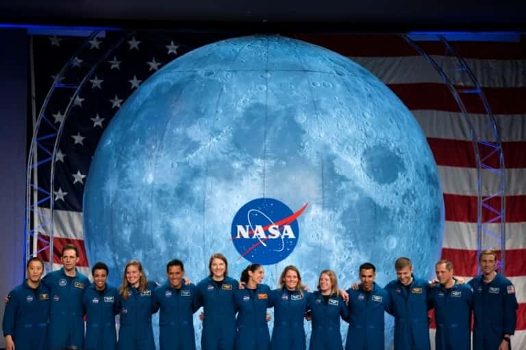 Parmi les treize astronautes de la promotion 2017 baptisée <em>Turtles</em>, six femmes, la parité est presque respectée. © Mark Felix, AFP 