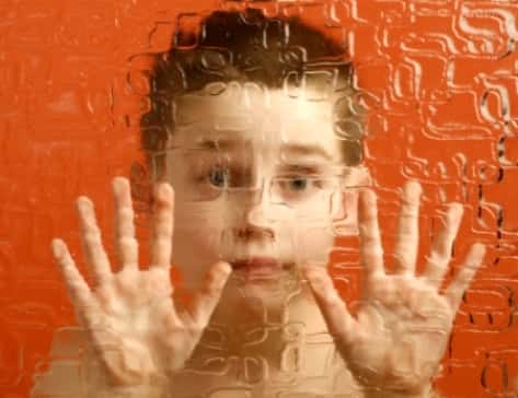 L'autisme, trouble affectant entre 1 et 2 % des enfants, est avant tout une maladie neurologique. Le cerveau n'ayant pas une croissance normale, du fait de facteurs génétiques et environnementaux, le patient ne développe pas les mêmes capacités cognitives. © Hepingting, Flickr, cc by sa 2.0