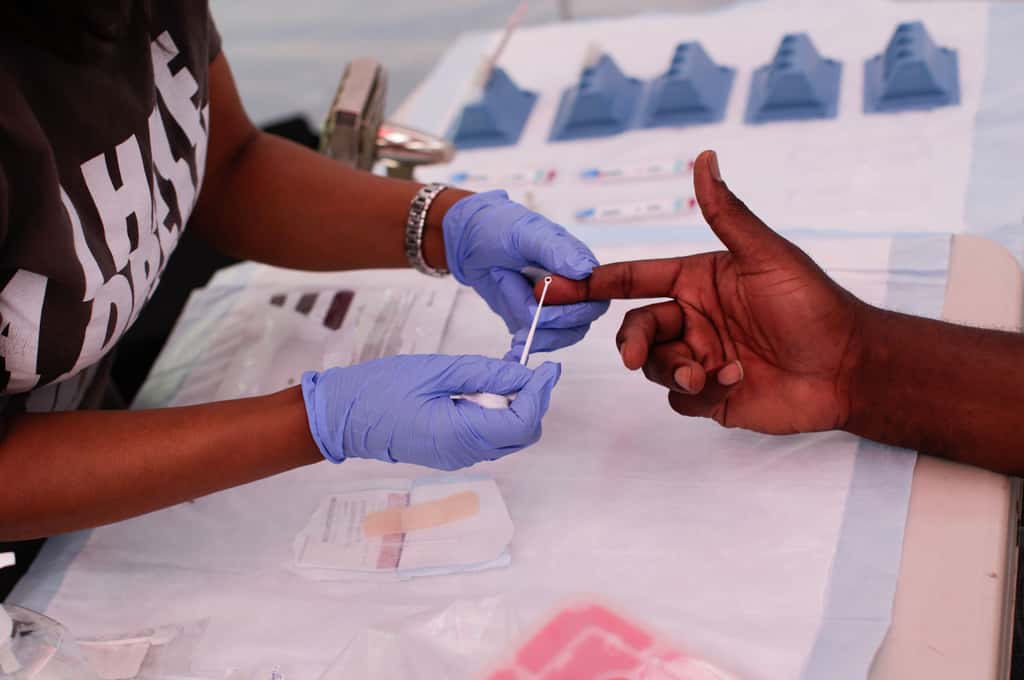  Deux-tiers des séropositifs dans le monde, soit 25,4 millions sur 38, suivent désormais des traitements antirétroviraux, la plus haute proportion jamais atteinte mais qui risque d'être mise à mal avec la crise sanitaire de Covid-19. © Kena Betancur, AFP 