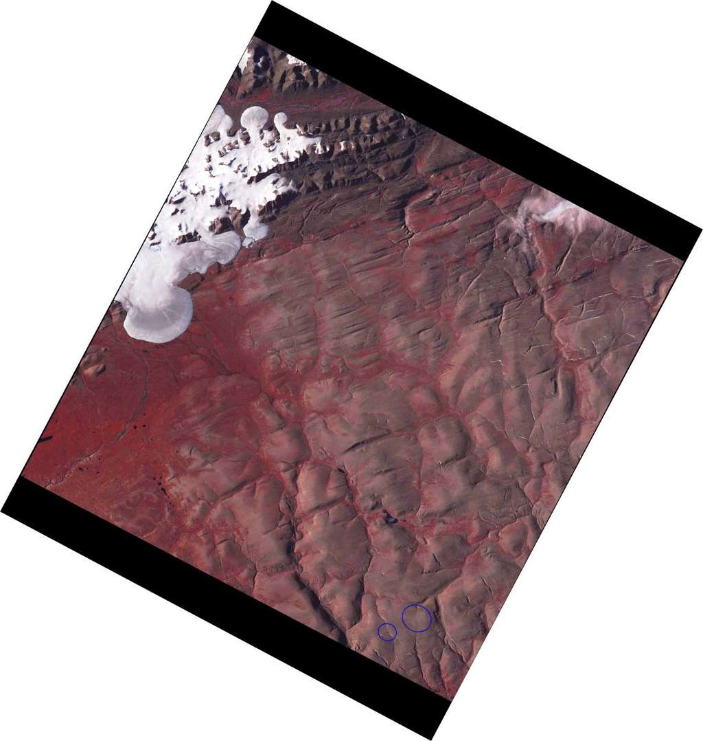 Cette image de l’<em>Advanced spaceborne thermal emission and reflection radiomete</em> (Aster) de la Nasa prise le 14 juillet 2020 montre la disparition des deux calottes de la baie Saint-Patrick (Canada). © Bruce Raup, <em>National Snow and Ice Data Center</em>