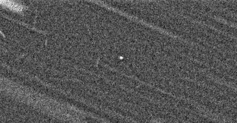 Sur cette image, au centre, la plus brillante des candidates lunes de Jupiter découvertes par les chercheurs de l’université de Colombie britannique (Canada). © Edward Ashton, Université de Colombie britannique