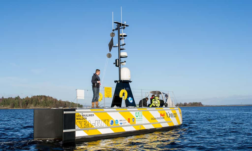 L’équipe Gebco (<em>General Bathymetric Chart of the Oceans</em>) remporte le <em>Shell Ocean Discovery XPrize</em> avec ses deux navires autonomes. Ici, le navire de surface. © Gebco-NF Alumni Team