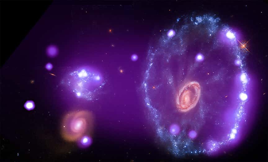 La galaxie de la Roue de chariot a subi une collision cataclysmique qui lui a donné sa forme il y a environ 100 millions d’années. © X-ray: Nasa/CXC ; Optical : Nasa/STScI
