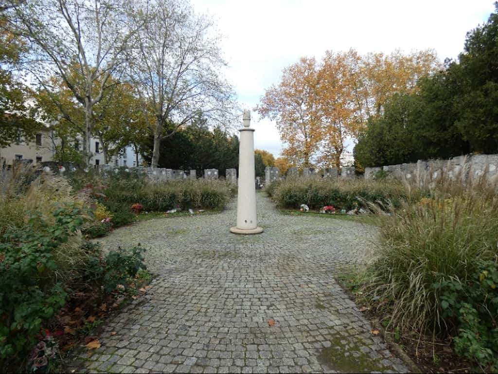 Le Jardin du Souvenir du cimetière de la Guillotière, un des plus anciens de France, ouvert en 1982. © Louis Dall Agio, fourni par l'auteur