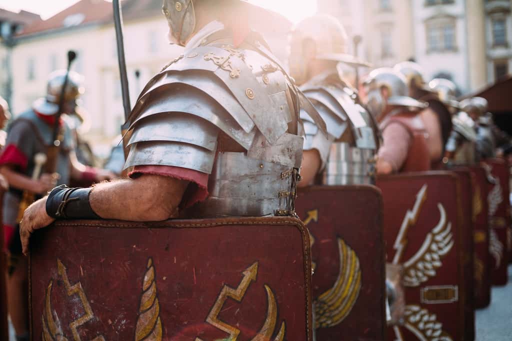 Historiquement, une légion romaine comptait dix cohortes numérotées de I à X. © Peter Bernik, Shutterstock
