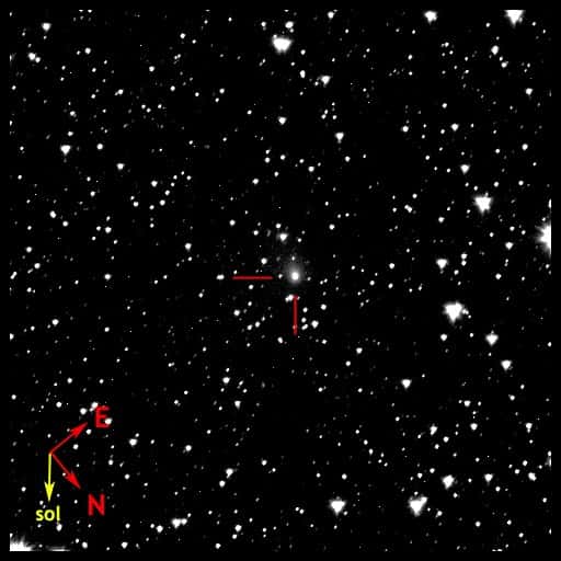 Première image de la comète Hartley 2 réalisée le 5 septembre par la mission Epoxi, alors que la sonde se trouvait à 60 millions de kilomètres. Crédit Nasa
