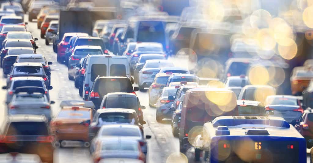 Dans nos villes, les embouteillages se multiplient. De premières solutions commencent à être mises en place pour les diminuer. © kichigin19, Adobe Stock