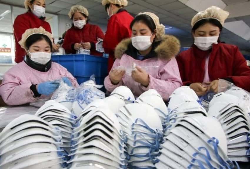 La pénurie de masques a cruellement révélé la dépendance des pays à la Chine, principal fabricant de masques hygiéniques sur la planète. © STR, AFP