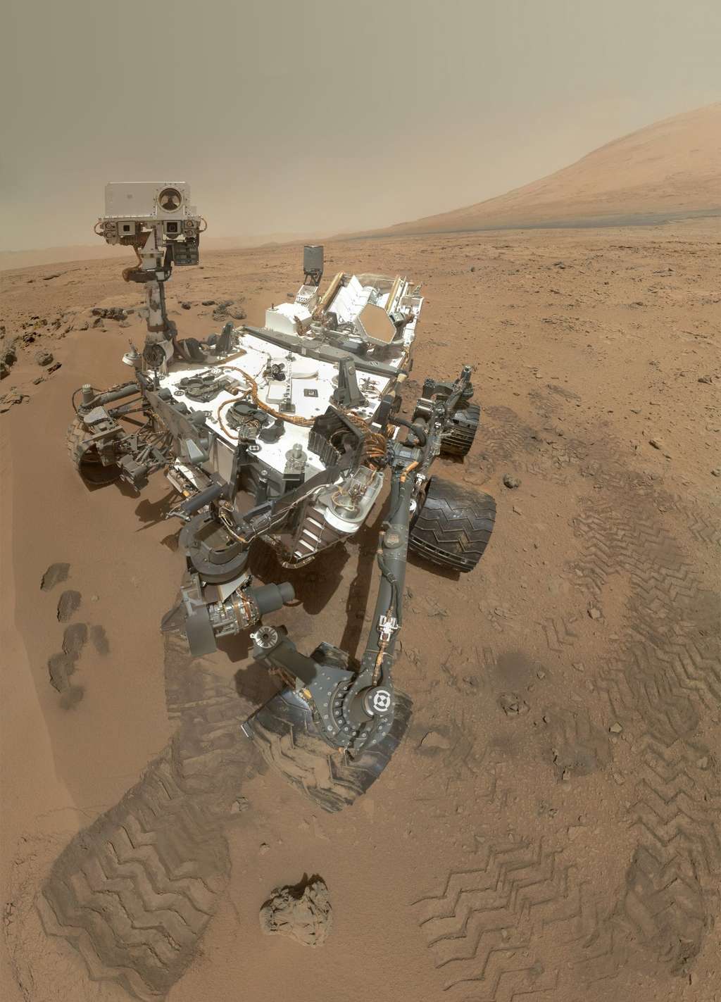  Le selfie est devenue une telle mode que même le rover martien Curiosity, sillonnant la Planète rouge depuis août 2012 s’est prêté au jeu ! Mais lui ne risque pas d’attraper des poux ! © Nasa, DP