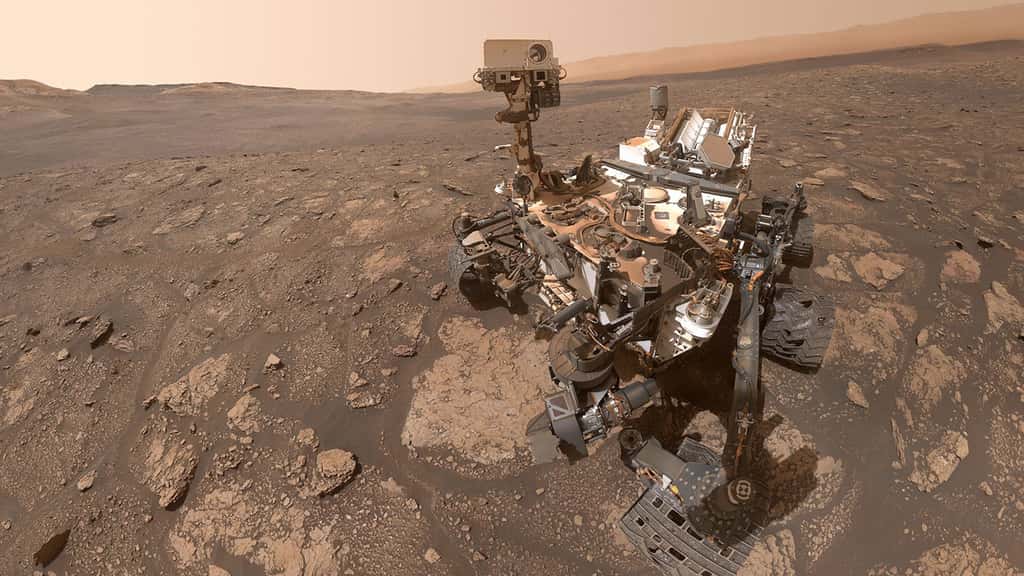 Il y a quelques jours, le rover Curiosity prenait ce selfie depuis le site nommé « Mary Anning ». Alors même qu’il quittait une région qui, les astronomes le pensent, présentait par le passé, des conditions favorables au développement de la vie. © Nasa, JPL-Caltech, MSSS