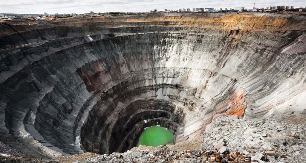 Mine de diamants dans une ancienne cheminée volcanique. © zebra0209, Shutterstock